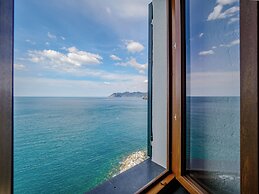 La Lampara Sea View Terrace Apartment With AC