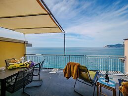 La Lampara Sea View Terrace Apartment With AC