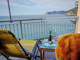 La Lampara Sea View Terrace Apartment With AC
