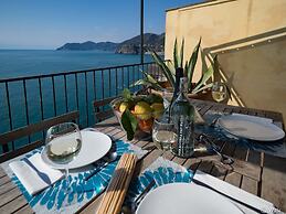 La Lampara Sea View Terrace Apartment With AC