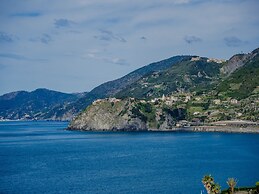 La Lampara Sea View Terrace Apartment With AC