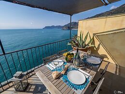 La Lampara Sea View Terrace Apartment With AC
