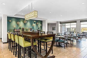 Best Western Plus Bolivar Hotel & Suites