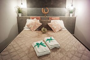 Camaella Luxury Studio