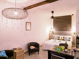 Camaella Luxury Studio