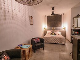 Camaella Luxury Studio