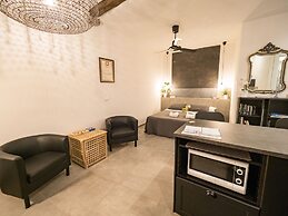 Camaella Luxury Studio