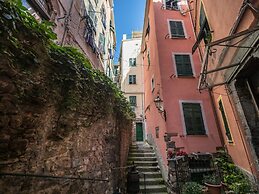 Camaella Luxury Studio