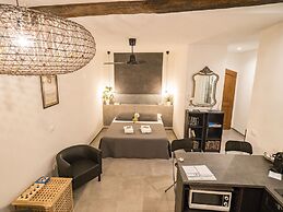 Camaella Luxury Studio