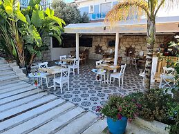 Tarcin Alacati Otel