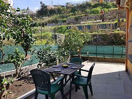 Sharky Charming Cottage