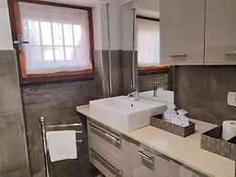 Sharky Charming Cottage