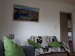 Brúnalaug Guesthouse Holiday Home