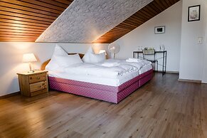 Landhaus vor Burg Eltz