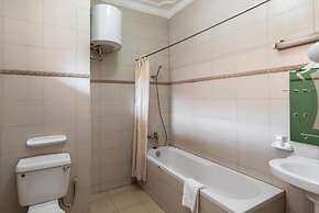 Entebbe Travelle'rs Inn