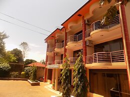 Entebbe Travelle'rs Inn