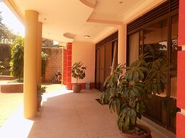 Entebbe Travelle'rs Inn