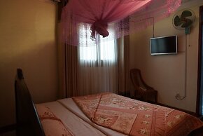 Entebbe Travelle'rs Inn