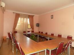 Entebbe Travelle'rs Inn