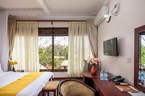 Entebbe Travelle'rs Inn
