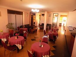 Entebbe Travelle'rs Inn