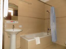 Entebbe Travelle'rs Inn