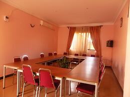 Entebbe Travelle'rs Inn