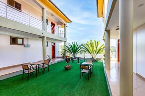 Entebbe Travelle'rs Inn