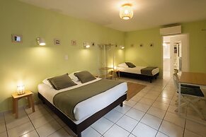 L'Aptois Hotel