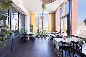 L'Aptois Hotel
