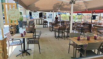 Hôtel Restaurant L'Oustaloun