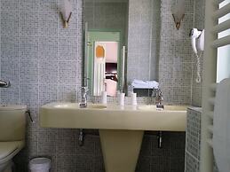 Castel Bayeux Guesthouse