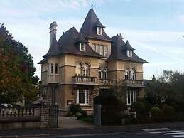 Castel Bayeux Guesthouse