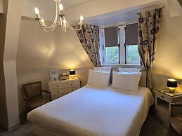 Castel Bayeux Guesthouse