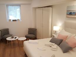 Castel Bayeux Guesthouse