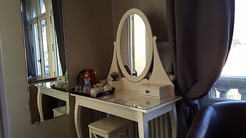 Castel Bayeux Guesthouse