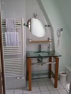 Castel Bayeux Guesthouse