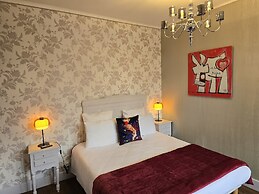 Castel Bayeux Guesthouse