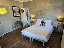 Castel Bayeux Guesthouse