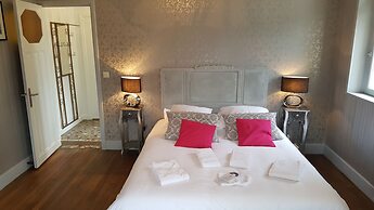 Castel Bayeux Guesthouse