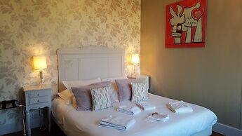 Castel Bayeux Guesthouse