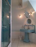 Castel Bayeux Guesthouse