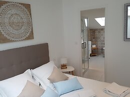 Castel Bayeux Guesthouse