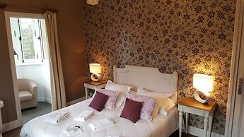 Castel Bayeux Guesthouse