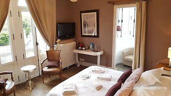 Castel Bayeux Guesthouse