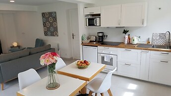 Castel Bayeux Guesthouse