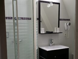 Castel Bayeux Guesthouse