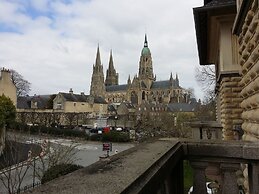 Castel Bayeux Guesthouse