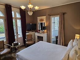 Castel Bayeux Guesthouse