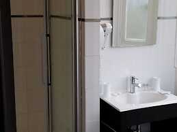 Castel Bayeux Guesthouse